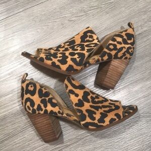 Lucky Brand “LK-JUNAI” Leopard Print stacked Heel Peep Toe Heels size 5.5